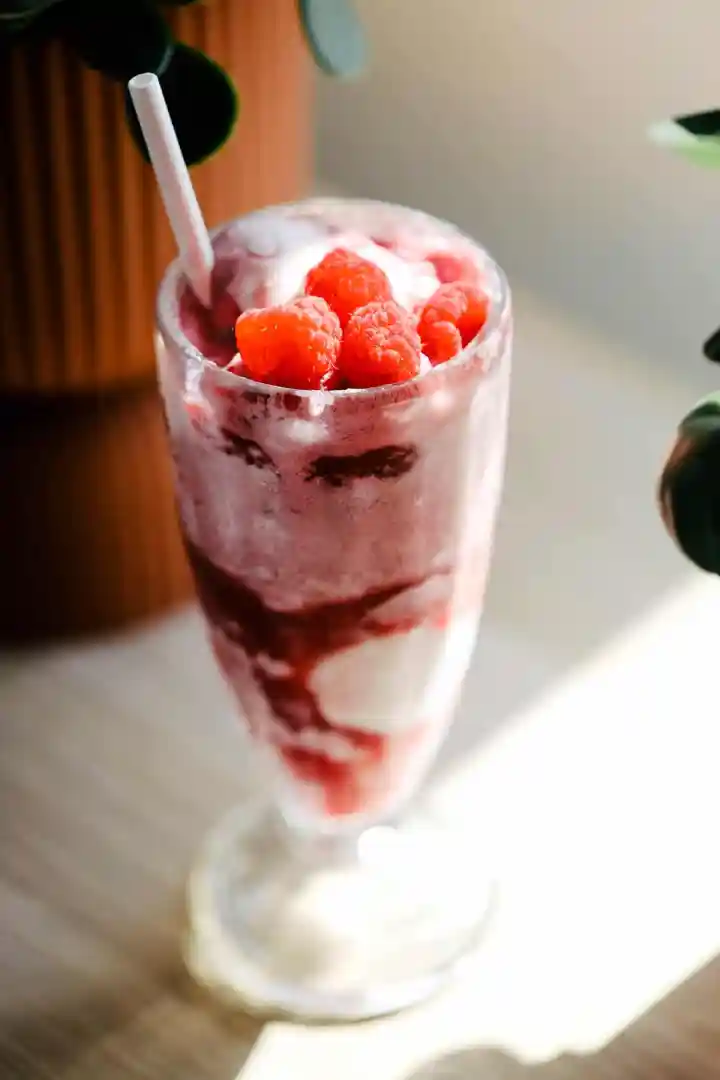 Image of a Sourbeer raspberry floater